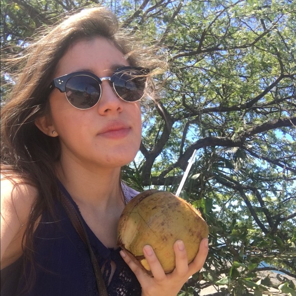 Meet your Posher, Gab - Picture 2 of 2